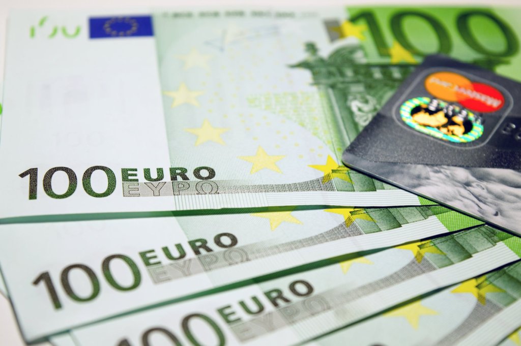 Picture of Euros and an EMV card.
