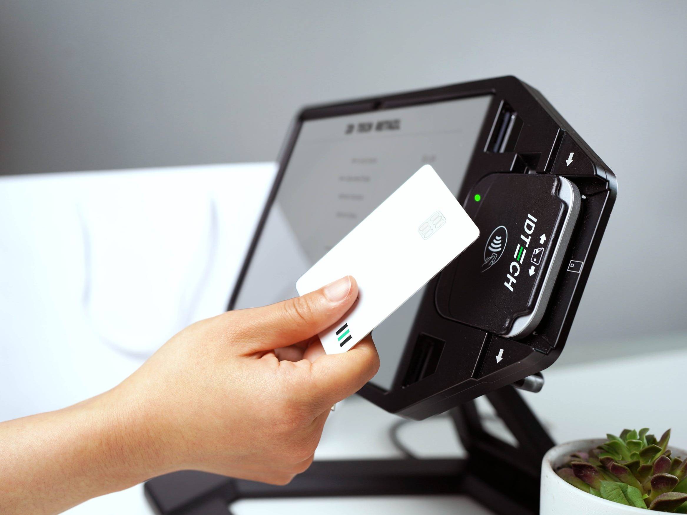 ID TECH VP3350 payment reader for mobile POS system